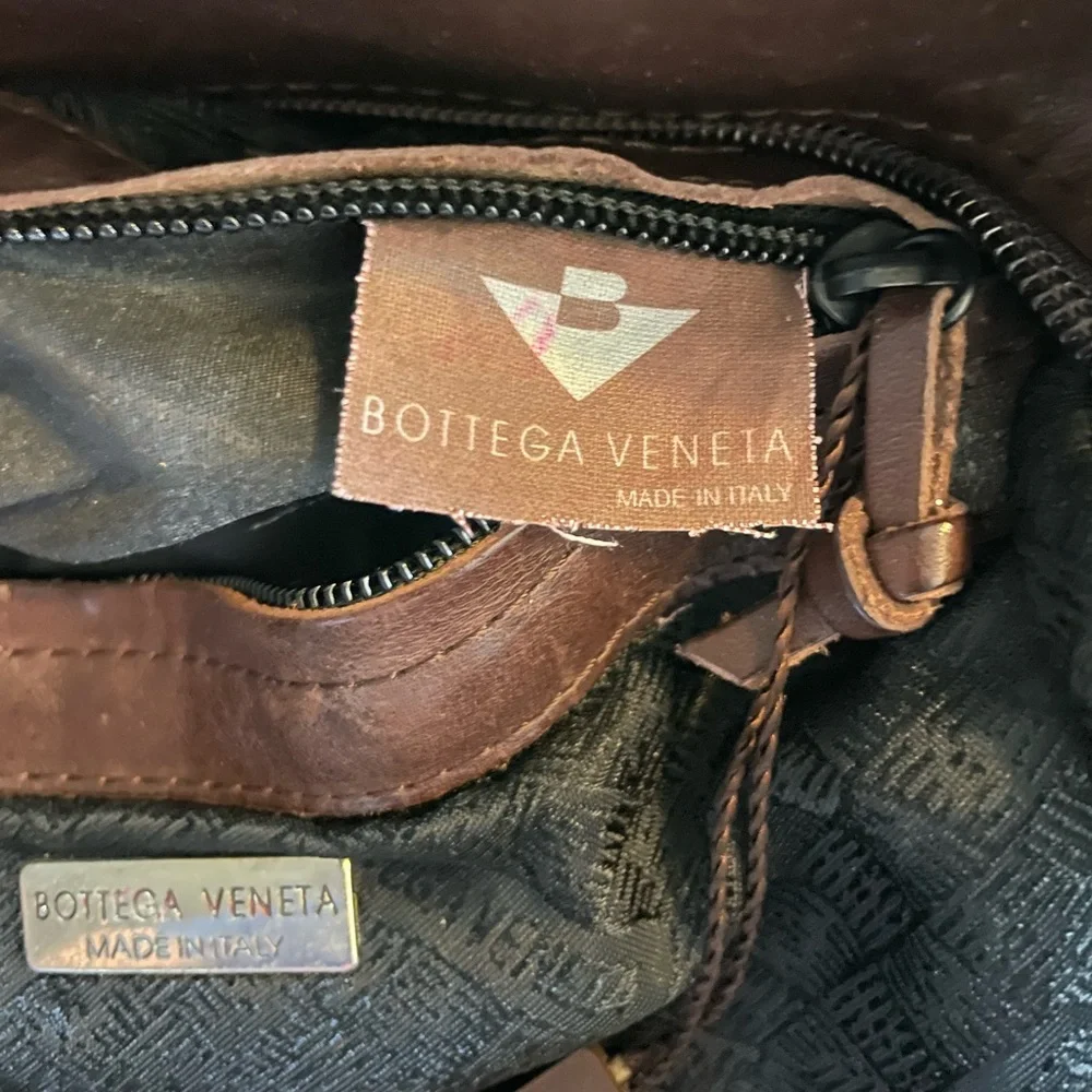Bottega Veneta woven and leather small tote - Picture 11 of 16